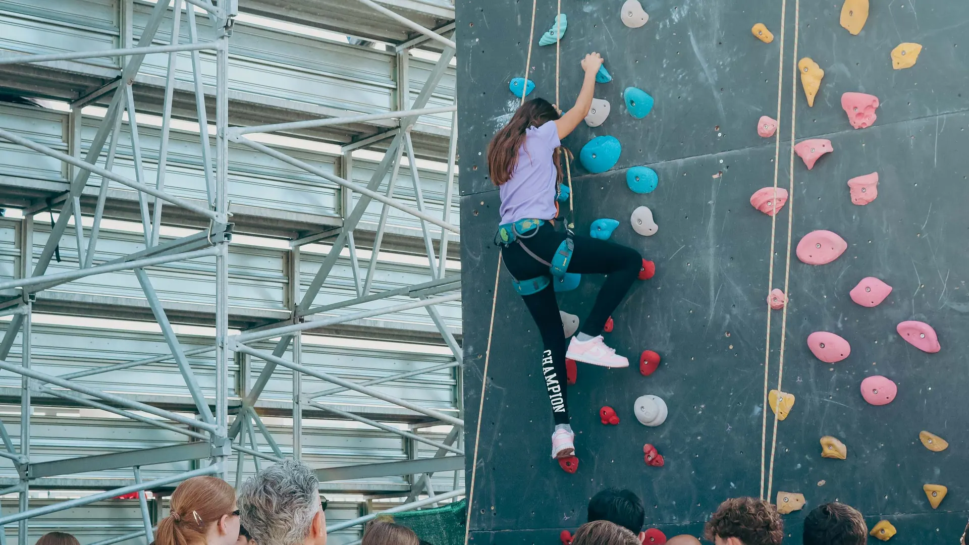 Prova di arrampicata sportiva al Festival 2026