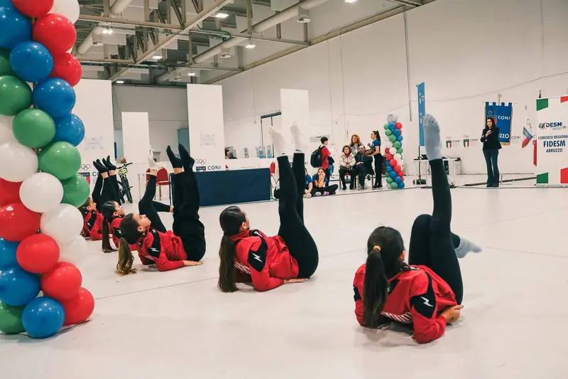 Verticale durante l'esibizione di ginnastica artistica