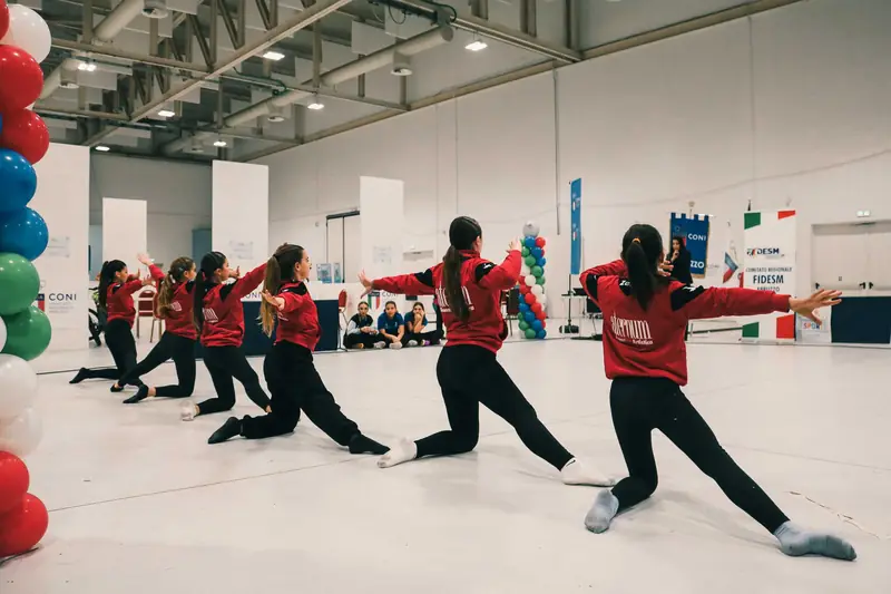 Coreografia di squadra durante l'esibizione di ginnastica