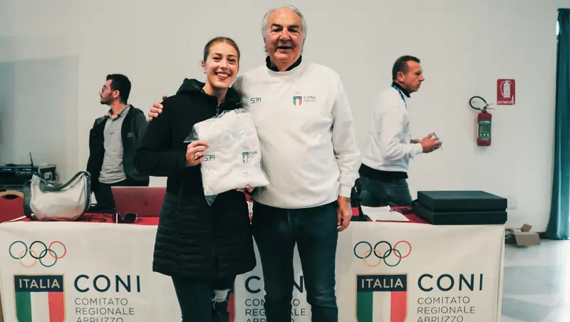 Premiazione di un'atleta con i dirigenti del CONI Abruzzo